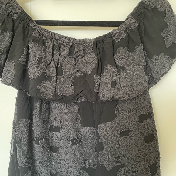 Wilfred off the shoulder blouse. - Picture 2 of 4